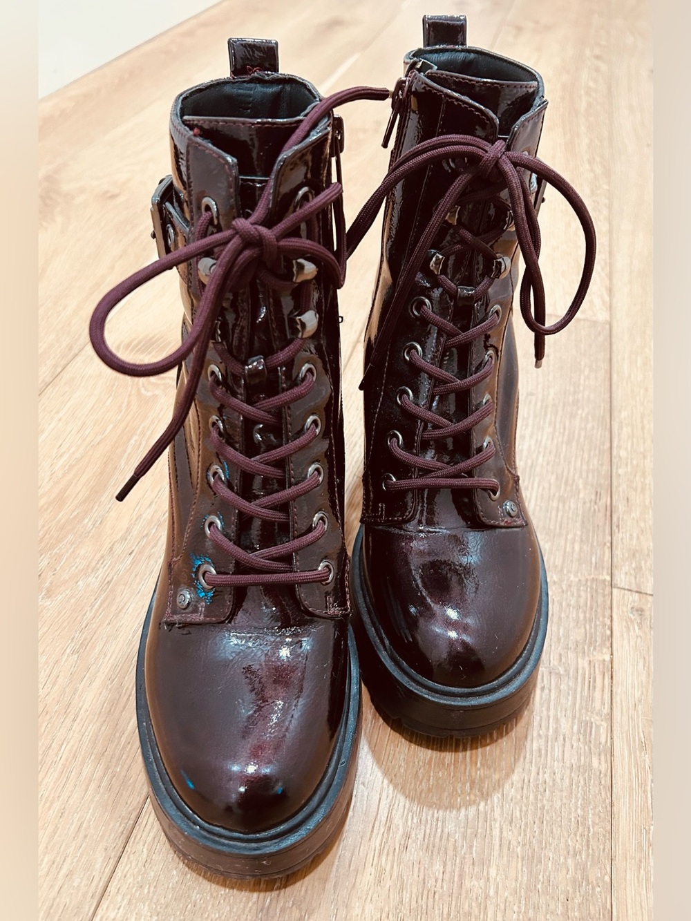 GBG Los Angeles lace up boots